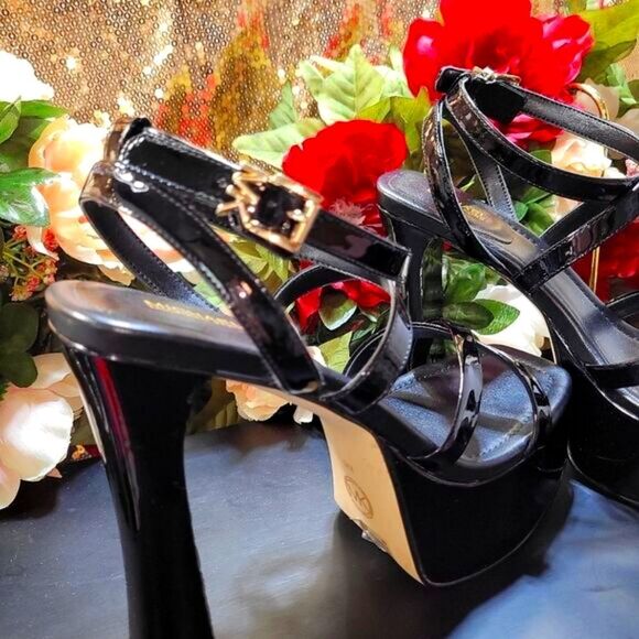 Michael Kors Paola Faux Patent Leather Sandal with dustbag - Picture 6 of 9